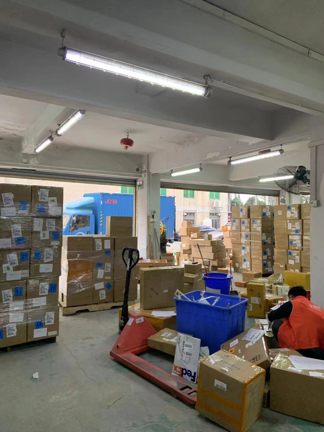 WanKe Logistics warehouse and consolidation service from China
